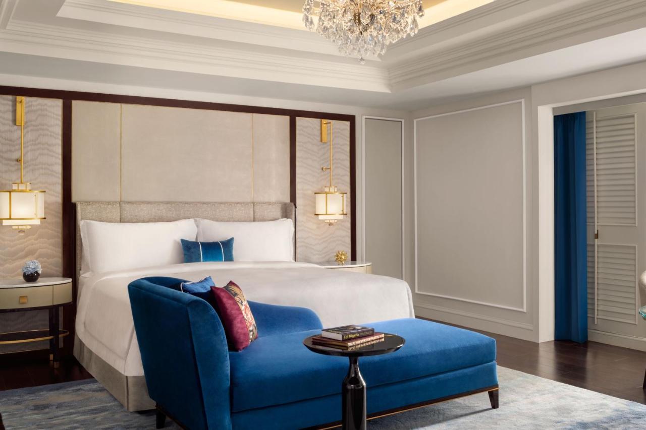Empire One-Bedroom King Suite with Balcony